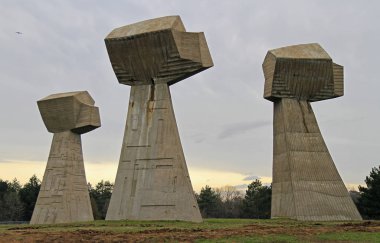 Nis, Sırbistan için yürütme sitenin girişindeki nitelikli anıt