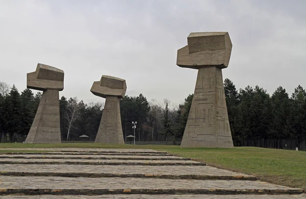 Monument sur le site de l'exécution à Nis, Serbie — Photo