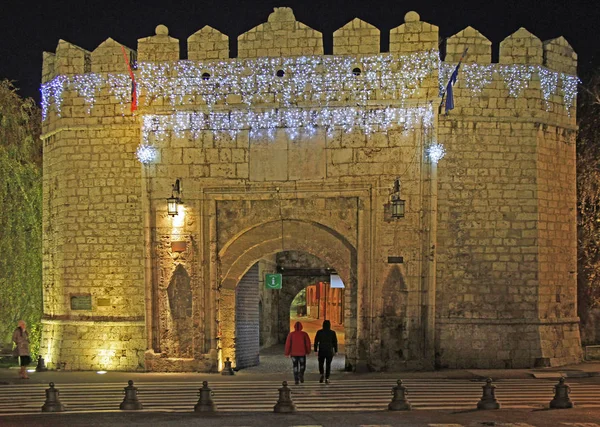 Porte en pierre de l'ancienne forteresse de style ottoman à Nis — Photo