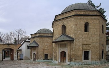 Gazi Hüsrev Bey ve Murat Bey mezarları