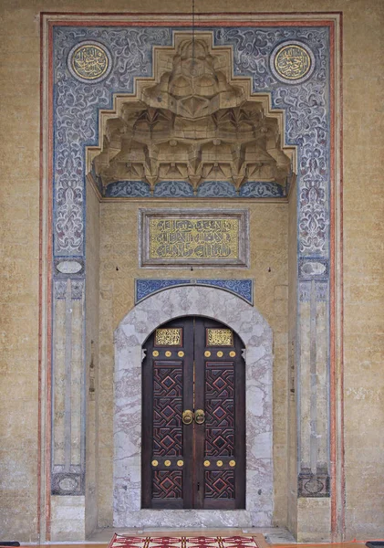 Ingången till Gazi Husrev-beg Mosque — Stockfoto