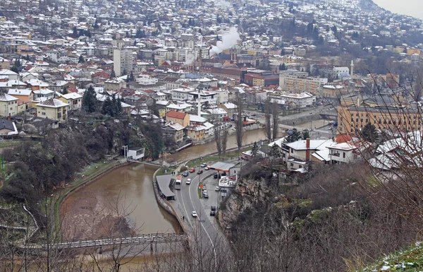 Paisaje urbano de la ciudad capital Sarajevo — Foto de Stock