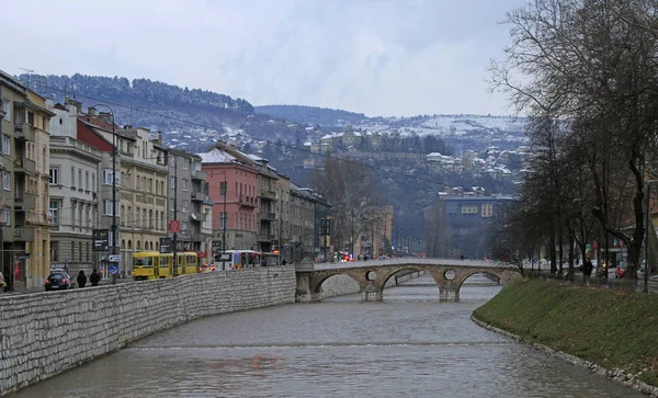Puente Latino es un histórico puente otomano en Sarajevo —  Fotos de Stock