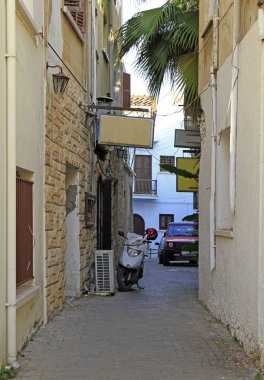 eski Girne şehir dar sokakta