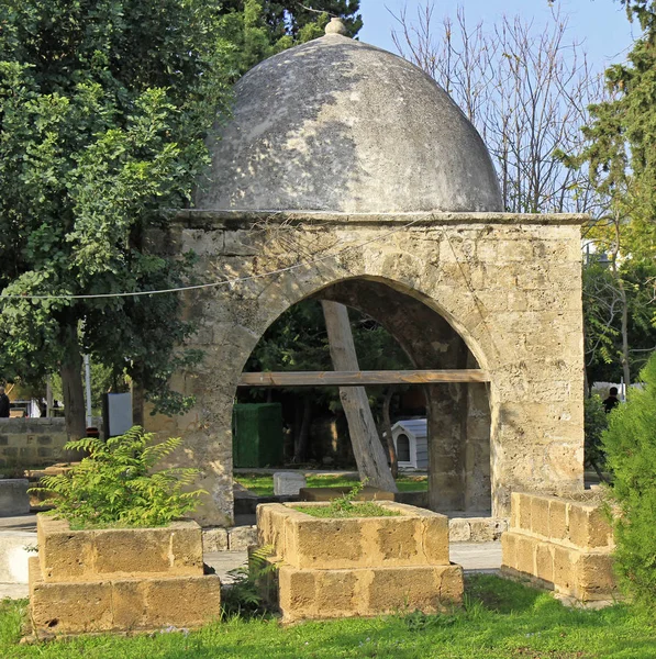 Vista del cementerio otomano Baldoken en Kyrenia — Foto de Stock