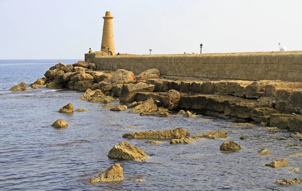 Der Leuchtturm im historischen Kyrenia-Hafen — Stockfoto