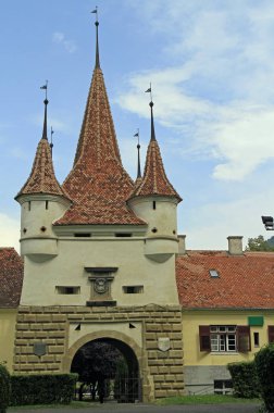 Eski şehirde Brasov Catherine's gate