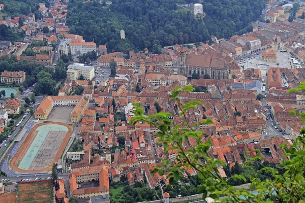 Utsikt från toppen av berget Tampa över Brasov stad — Stockfoto