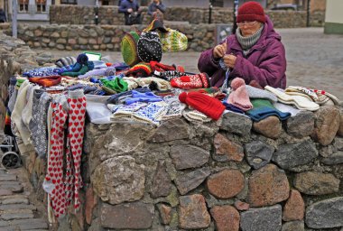 kadın sıcak giysiler satan Açık Riga, Letonya