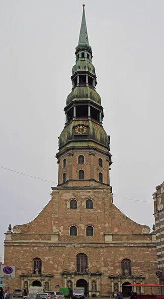 De kerk van St. Peter in Riga, Letland — Stockfoto