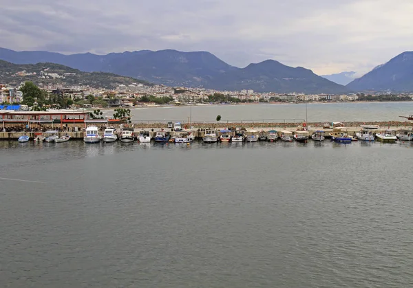 Alanya kikötőjére festői seascape — Stock Fotó