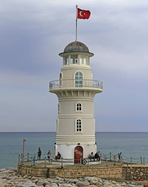 Leuchtturm im Hafen von alanya — Stockfoto