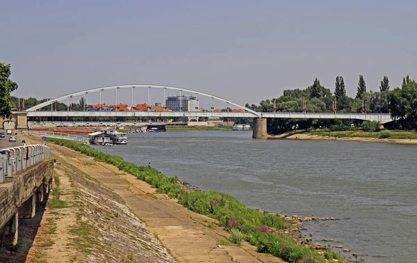 Szeged şehrinde Tisza Nehri'nin nehir — Stok fotoğraf