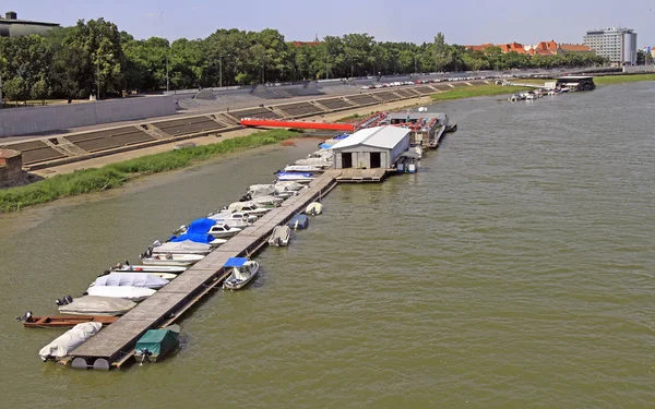 Ribera del río Tisza en la ciudad Szeged —  Fotos de Stock