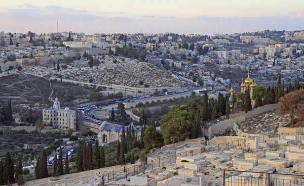 Stadsgezicht van Jeruzalem, uitzicht vanaf de heuvel — Stockfoto