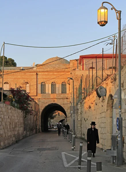 Rue étroite dans la vieille ville de Jersey, Israël — Photo