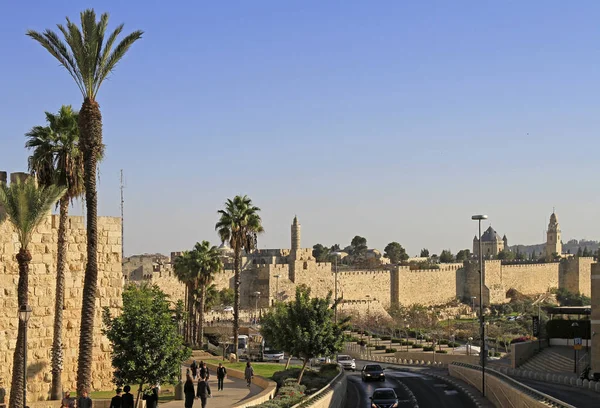 Muren van de oude stad in Jeruzalem — Stockfoto