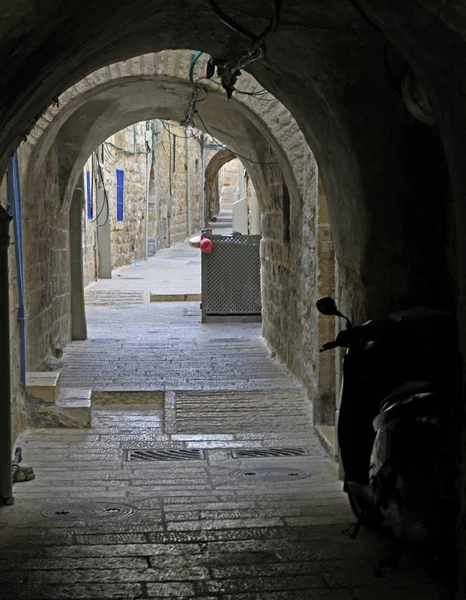 Calle estrecha en el casco antiguo de jerusalem —  Fotos de Stock