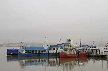 Helsinki Marinada demirlemiş birkaç yatlar