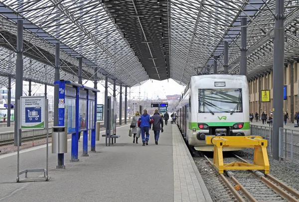 Helsinki şehrinde tren istasyonu — Stok fotoğraf