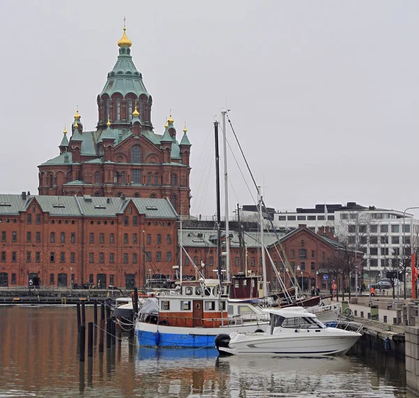 Cattedrale di Uspenski nella capitale finlandese Helsinki — Foto Stock