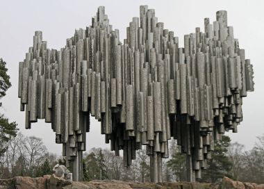 Finlandiyalı besteci Jan Sibelius için anıt