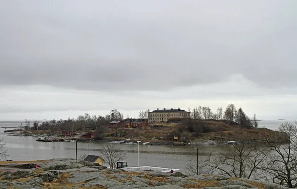 Vista da ilha Harakka na capital finlandesa Helsinque — Fotografia de Stock