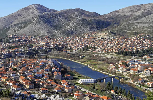 Vista de la ciudad Trebinje desde la colina — Foto de Stock