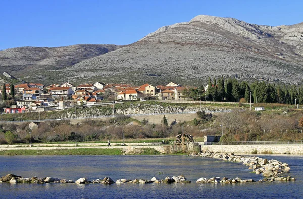 Riverside floden Trebisnjica i Trebinje — Stockfoto