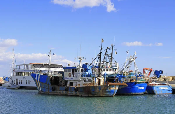 Ships in Limassol Old Port — Stock Photo, Image