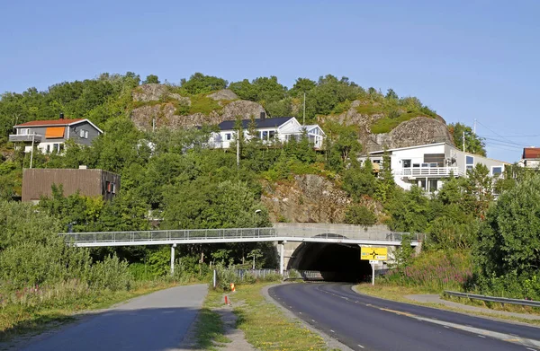 Túnel rodoviário na cidade Svolvar nas ilhas Lofoten — Fotografia de Stock