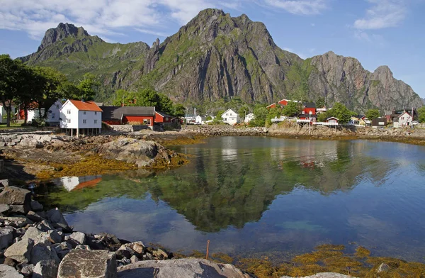 Panoramisch uitzicht op de kust bij Svolvaer — Stockfoto