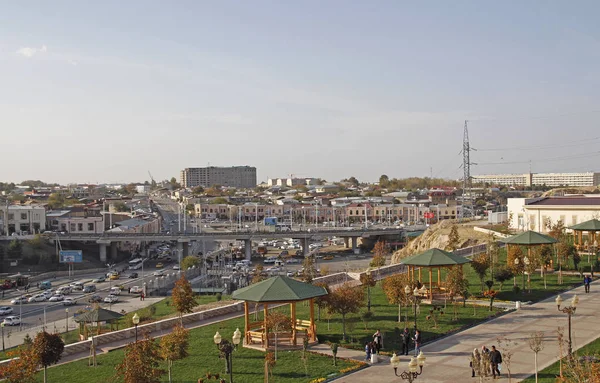 The cityscape of world famous uzbek city Samarkand — Stock Photo, Image