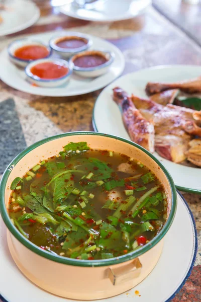 Thai würzig-saure Suppe — Stockfoto