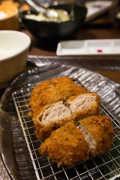 Tonkatsu (Schweineschnitzel), ist ein japanisches Gericht — Stockfoto
