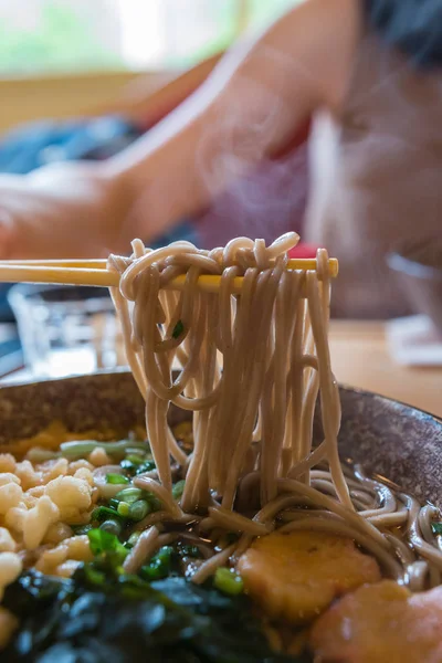 뜨거운 우동, 일본 유명한 음식 — 스톡 사진