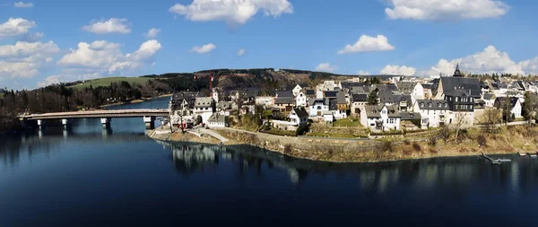 Вид с воздуха saalburg thuringia germany saale river town — стоковое фото