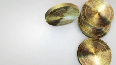 beyaz zemin üzerine düşen altın bitcoindark paraları