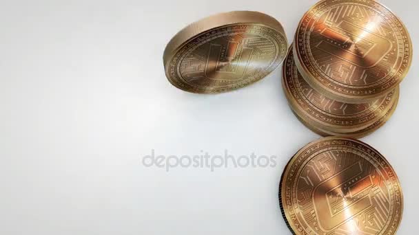 Moedas de cobre traço caindo sobre fundo branco — Vídeo de Stock