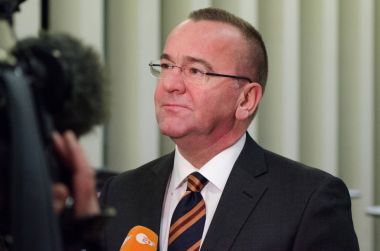 Almanya, Leipzig - Aralık 07, 2017: Boris Pistorius açılması ve İçişleri Bakanları Konferansı basına konuşuyor