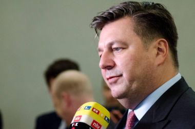 Almanya, Leipzig - Aralık 07, 2017: Andreas Geisel, İçişleri Bakanı İçişleri Bakanları Konferansı, basın ile görüşmesinde Berlin SPD