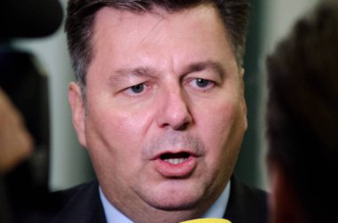 Almanya, Leipzig - Aralık 07, 2017: Andreas Geisel, İçişleri Bakanı İçişleri Bakanları Konferansı, basın ile görüşmesinde Berlin SPD