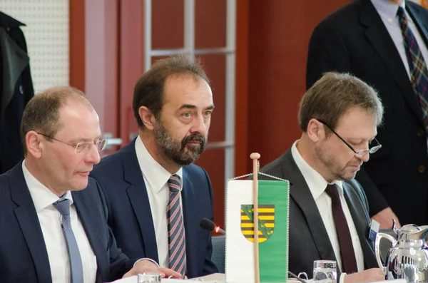 Deutschland, leipzig - 07.12.2017: die innenminister der länder eröffnen die innenministerkonferenz — Stockfoto