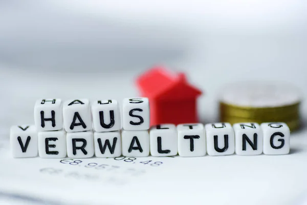 Niemieckie słowo Właściwość zarządzania tworzą alfabet bloki: Hausverwaltung — Zdjęcie stockowe