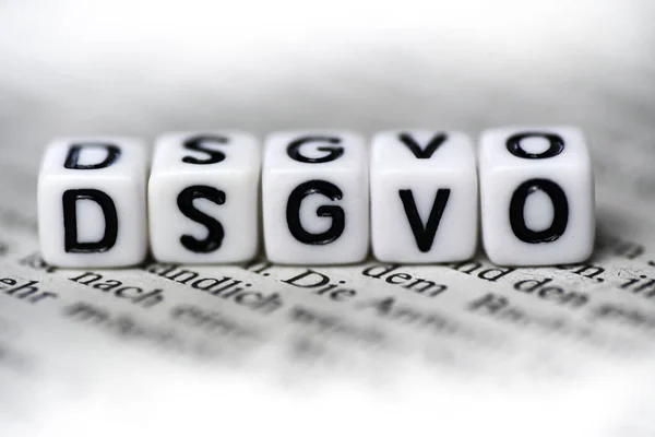 Ahşap alfabe bloklar üzerinde gazete abbrevation Alman Hukuku için Word Dsgvo oluşturduğu