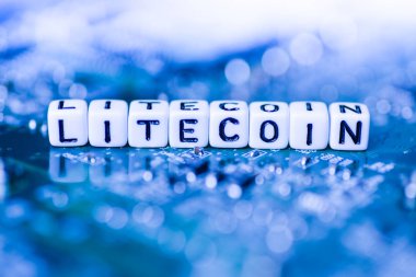 Word tarafından alfabe bloklar üzerinde anne cryptocurrency Litecoin