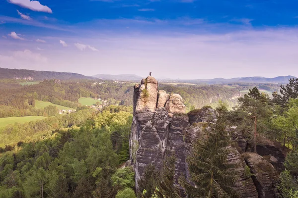 スイスのザクセン州 Neurathen 城の遺跡の周りのバスタイ岩。ドイツ. — ストック写真