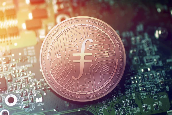 parlak bakır Filecoin cryptocurrency sikke üzerinde bulanık anakart arka plan