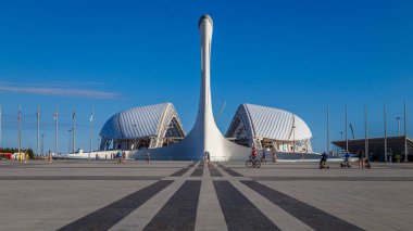 Stadyum fischt arka planda Olimpiyat kazanı. Soçi 2014 Kış Olimpiyat Oyunları