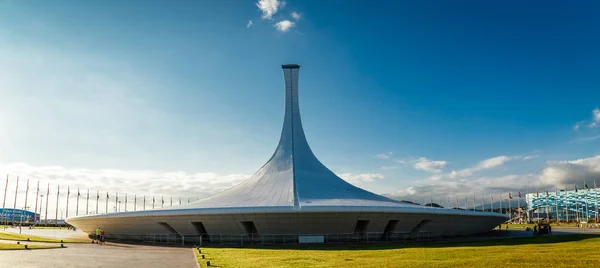 オリンピックの聖火台。ソチ 2014 オリンピック冬季競技大会 — ストック写真